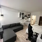Comfort Cozy Studio Near Airport